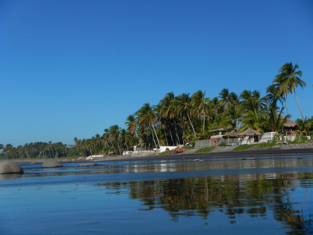 Punta Roca Surf Resort La Libertad Esterno foto