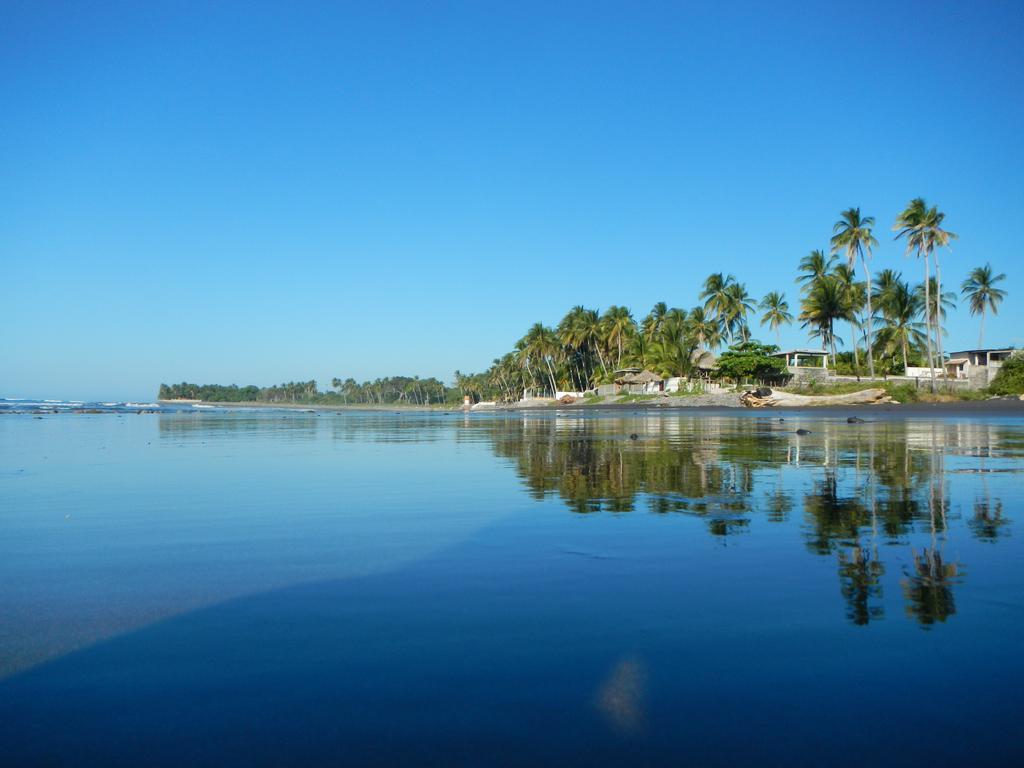 Punta Roca Surf Resort La Libertad Esterno foto