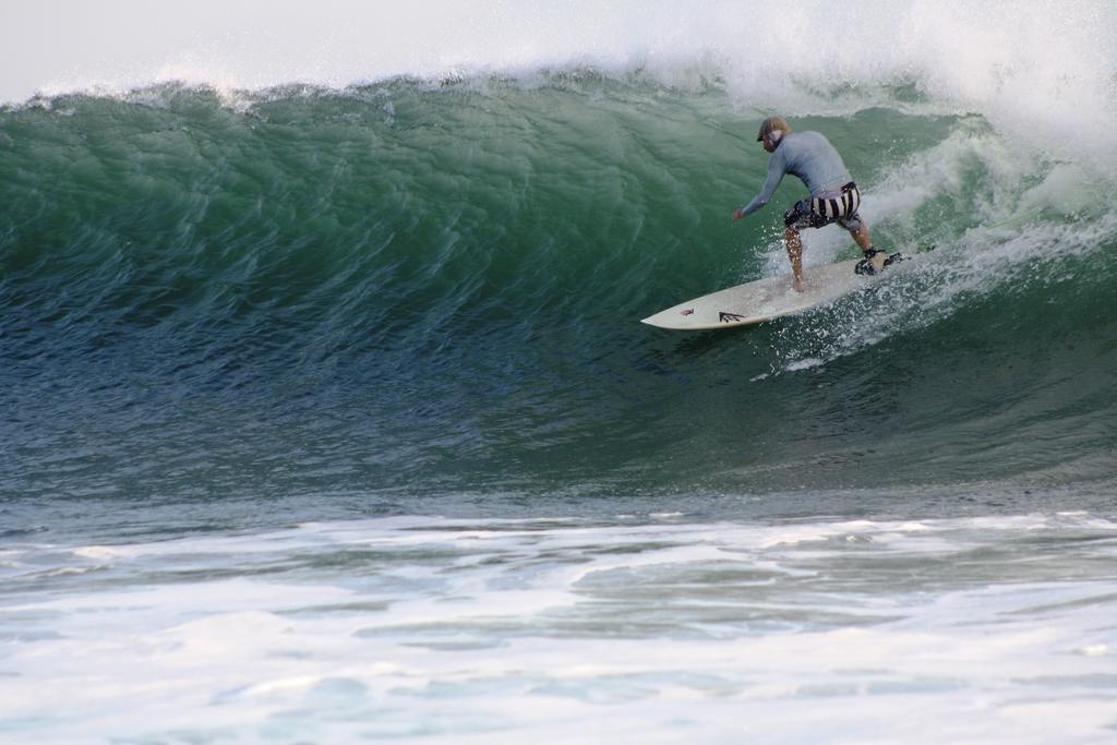 Punta Roca Surf Resort La Libertad Esterno foto
